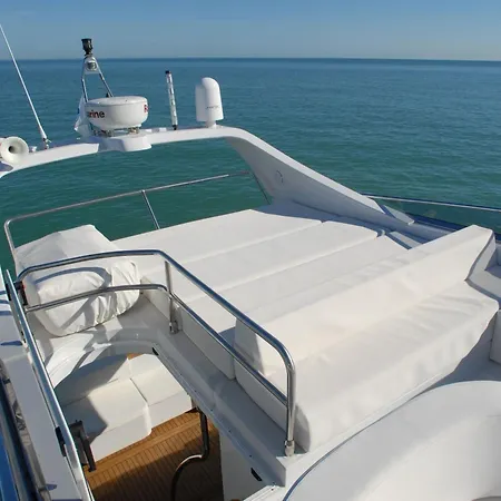 Yacht Raffaelli 54 Fly Bridge Hotel en barco Portisco